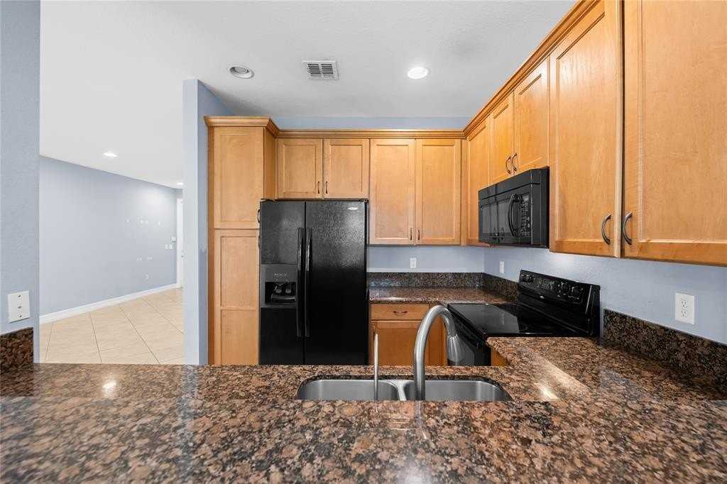 10810 Nw 74th Dr - Photo 6 of 25