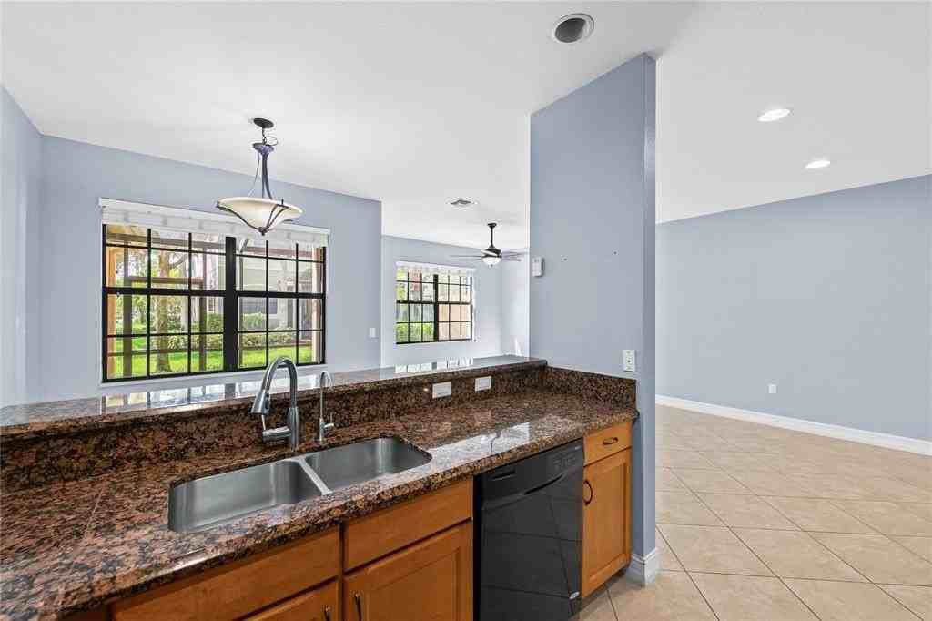 10810 Nw 74th Dr - Photo 7 of 25