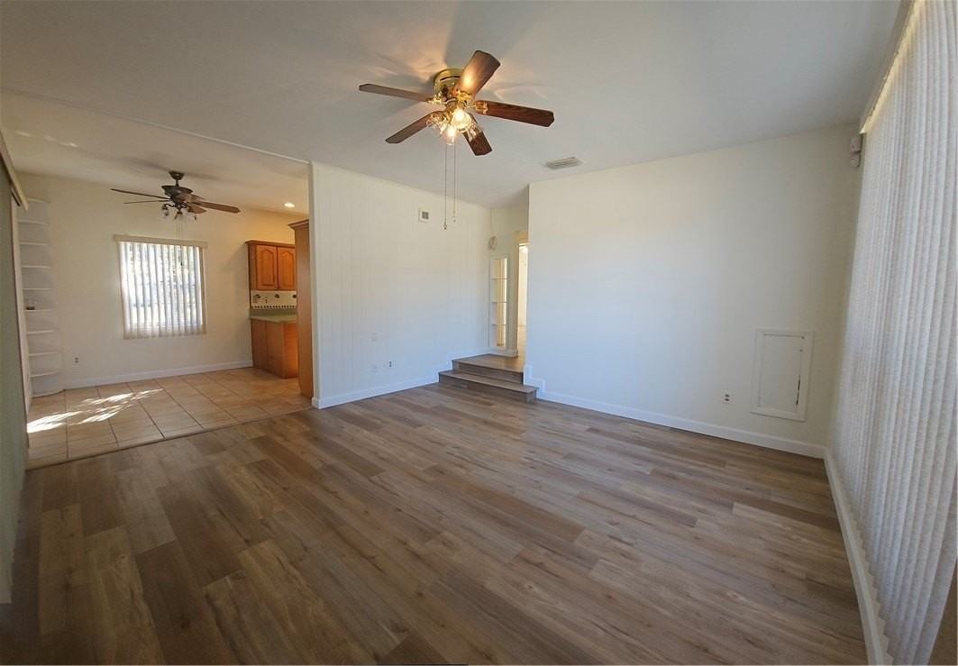 745 Schumann Dr - Photo 4 of 36