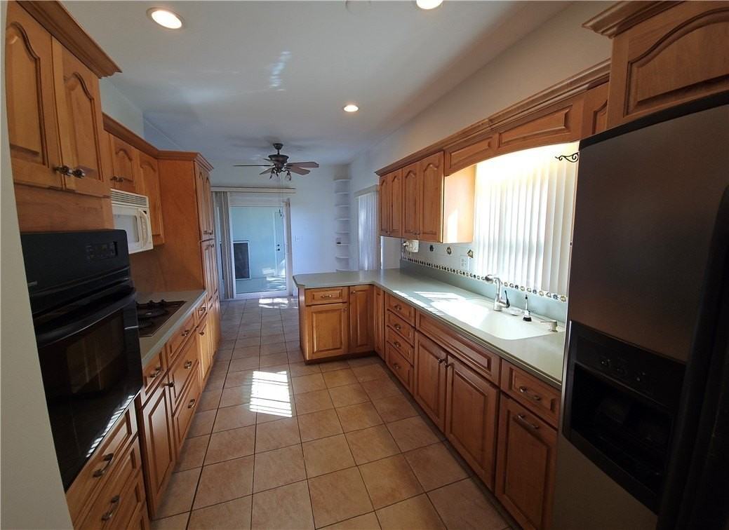 745 Schumann Dr - Photo 7 of 36