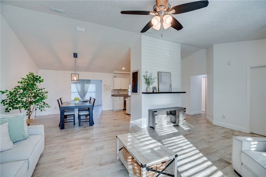 285 11th Ct - Photo 7 of 36