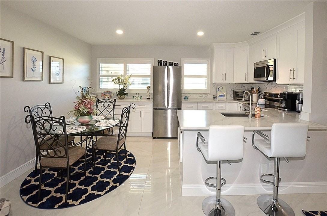 25 Pine Arbor Ln Apt 202 #202 - Photo 4 of 28