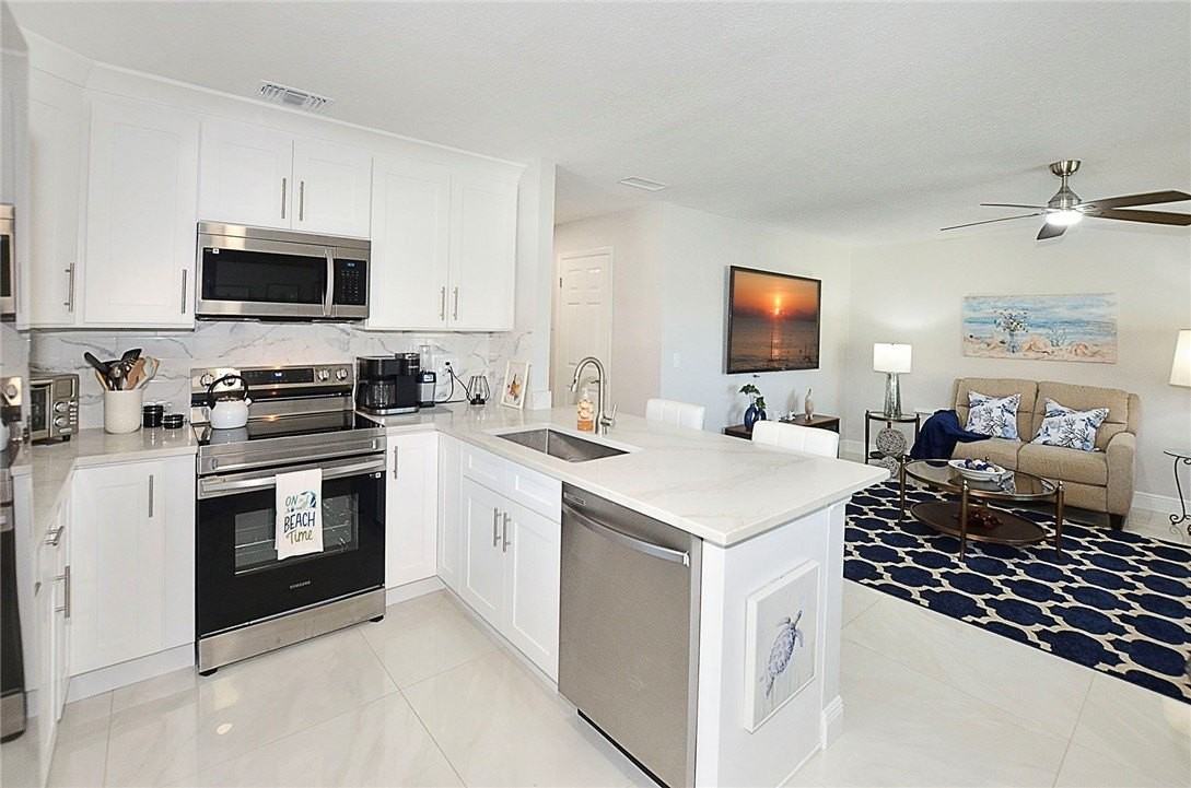 25 Pine Arbor Ln Apt 202 #202 - Photo 5 of 28