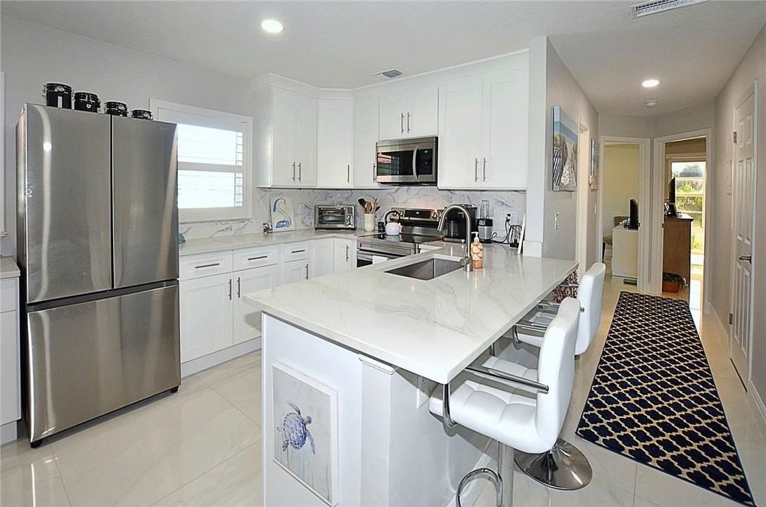 25 Pine Arbor Ln Apt 202 #202 - Photo 6 of 28