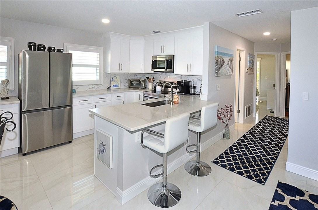 25 Pine Arbor Ln Apt 202 #202 - Photo 7 of 28