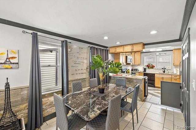 28260 Aberdeen St - Photo 7 of 21