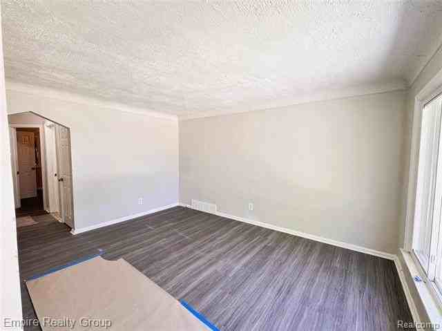 9646 Ward St - Photo 6 of 34