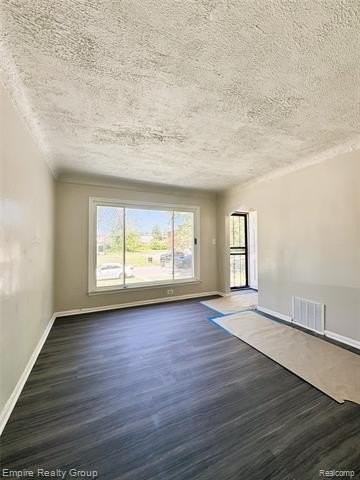 9646 Ward St - Photo 7 of 34