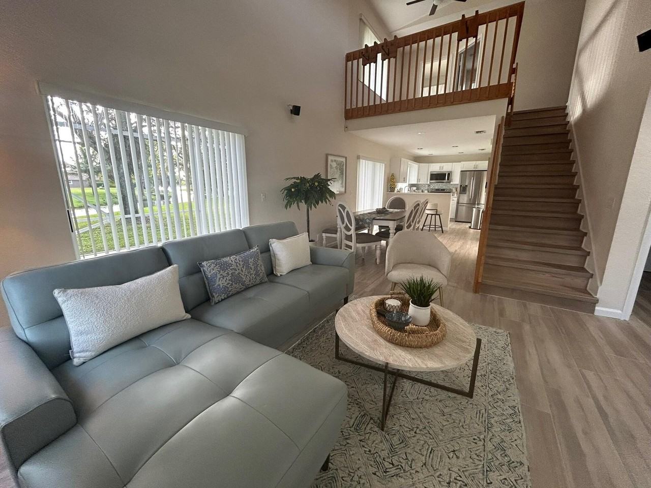 1140 Staghorn St - Photo 3 of 35