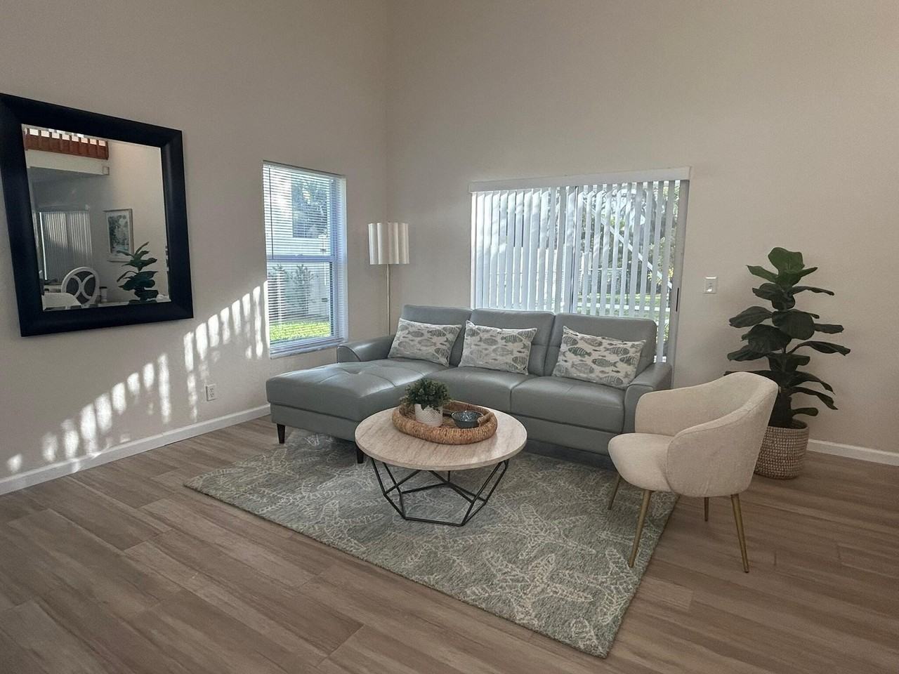 1140 Staghorn St - Photo 4 of 35