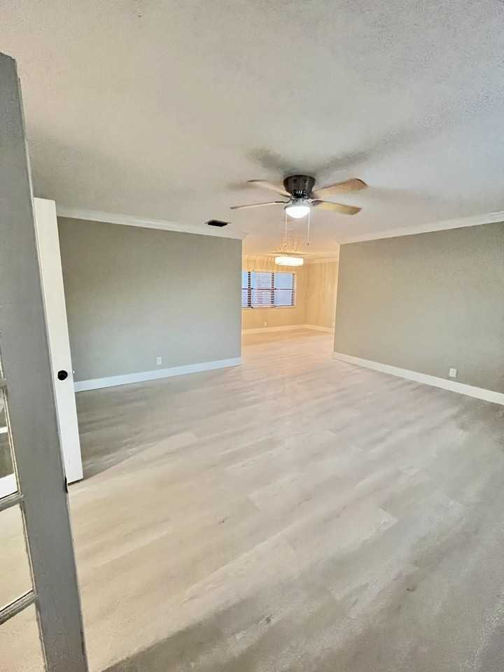 1520 N 25th Ave - Photo 5 of 26