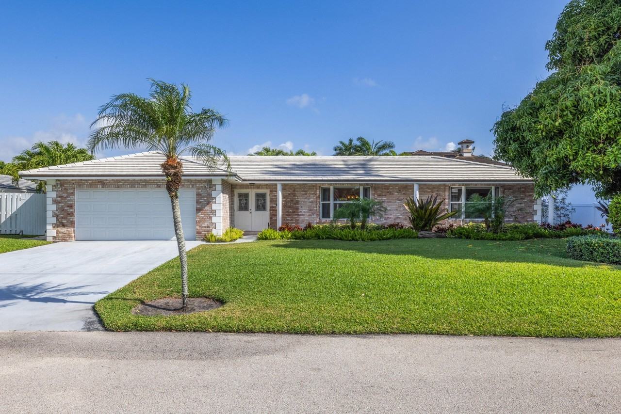 925 Cypress Dr - Photo 3 of 18