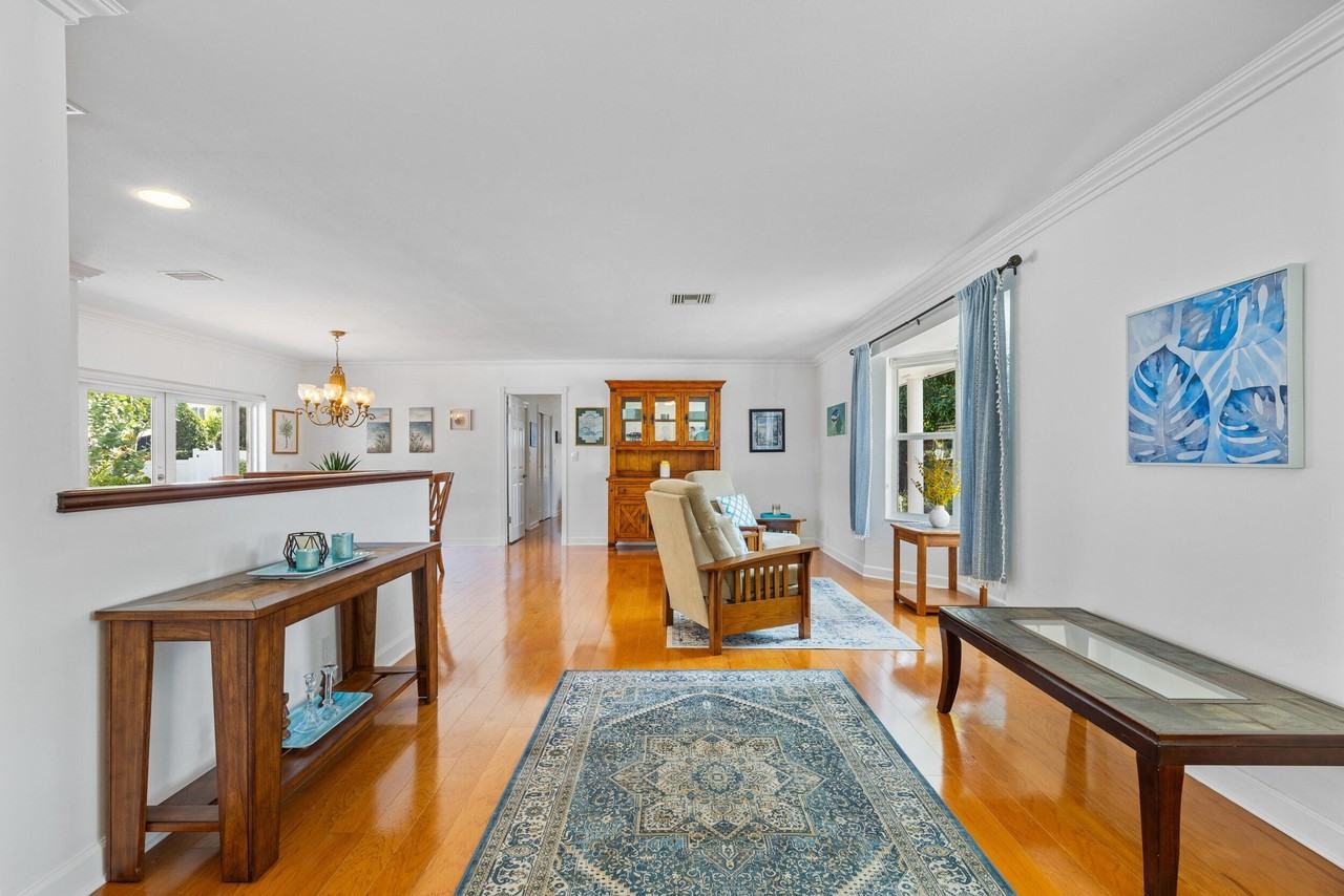 925 Cypress Dr - Photo 4 of 18