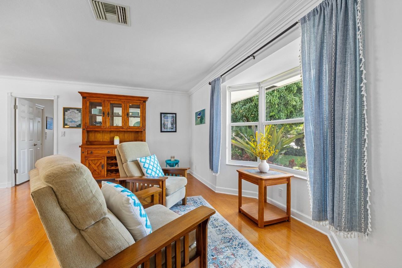 925 Cypress Dr - Photo 5 of 18