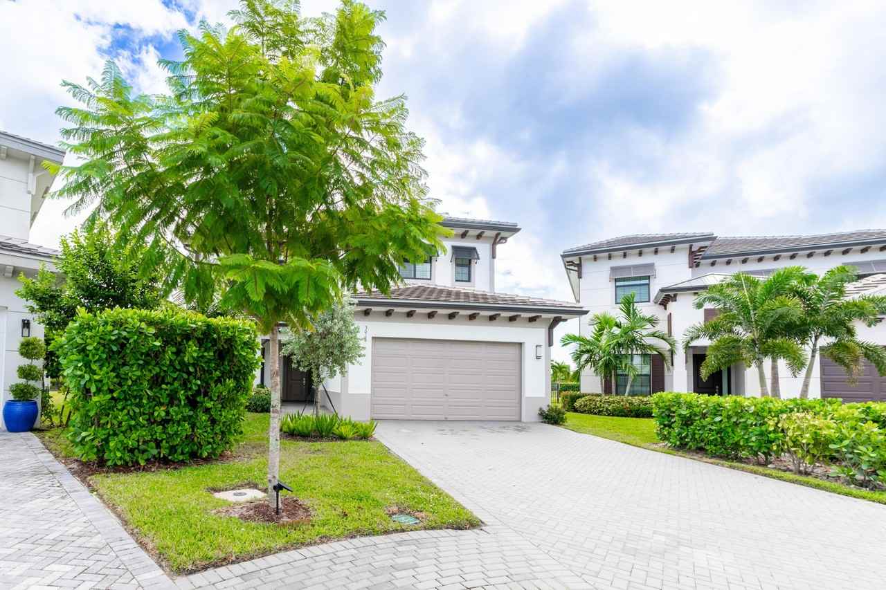 3018 Safflower Cir - Photo 2 of 44