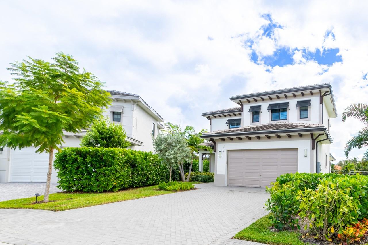 3018 Safflower Cir - Photo 3 of 44