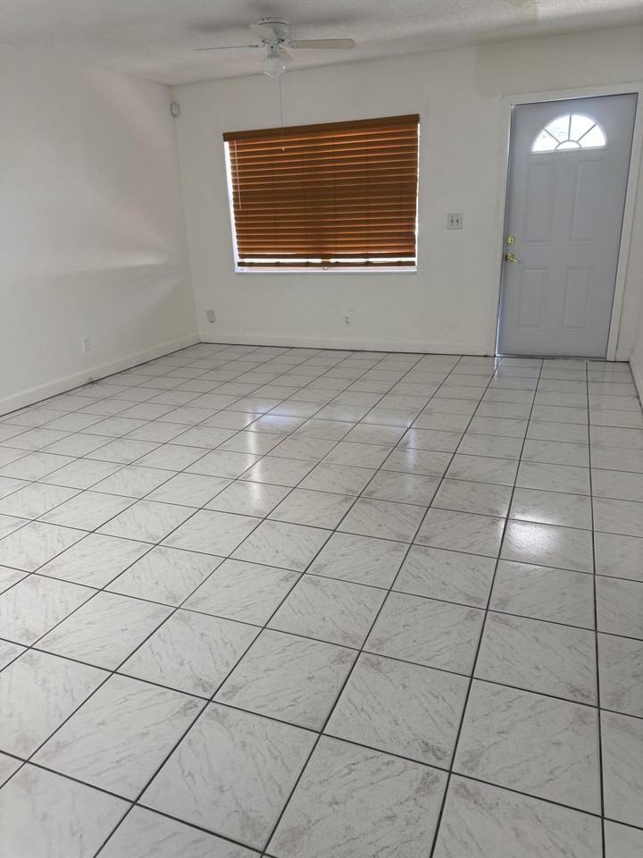 4916 Pimlico Ct - Photo 2 of 9