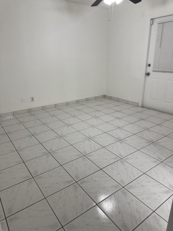 4916 Pimlico Ct - Photo 3 of 9