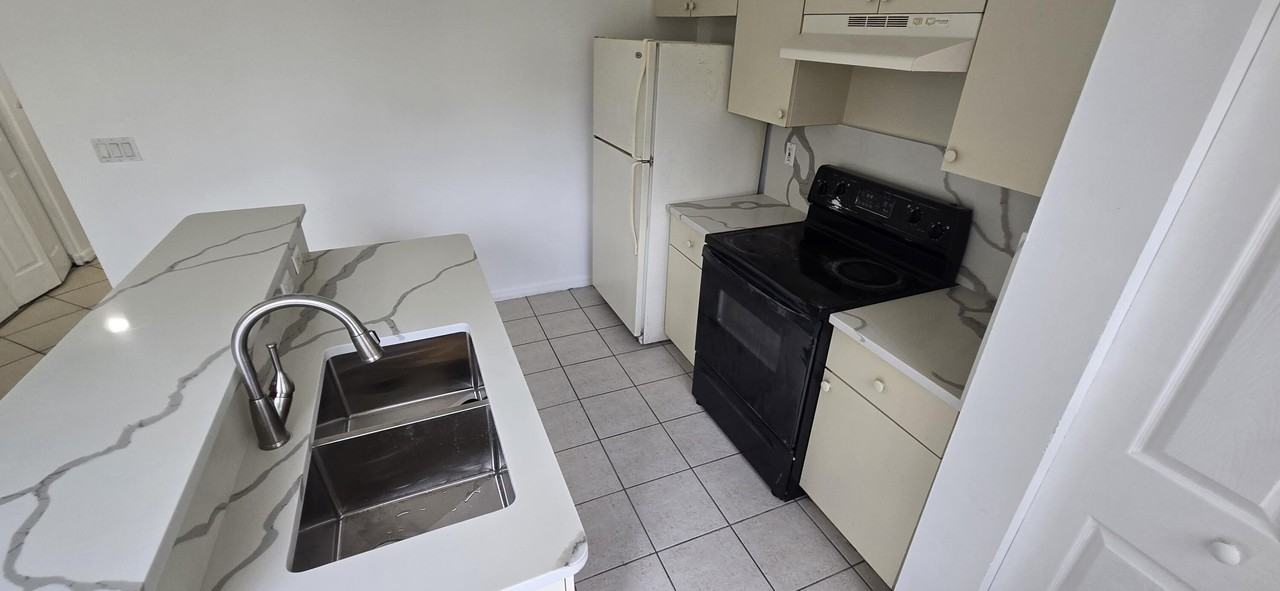 4942 Leeward Ln - Photo 3 of 12