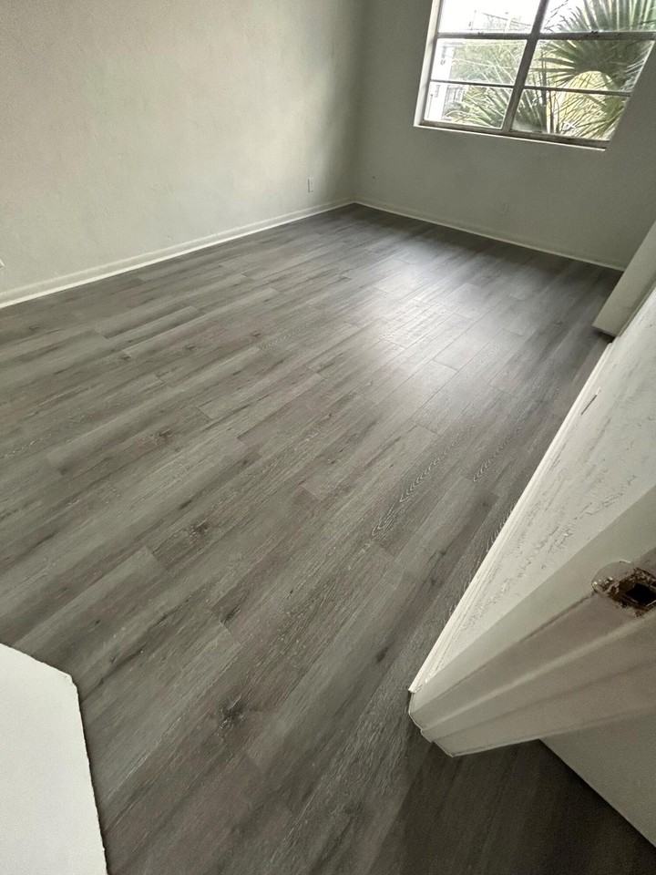 1120 N Sapodilla Ave #4 - Photo 3 of 3