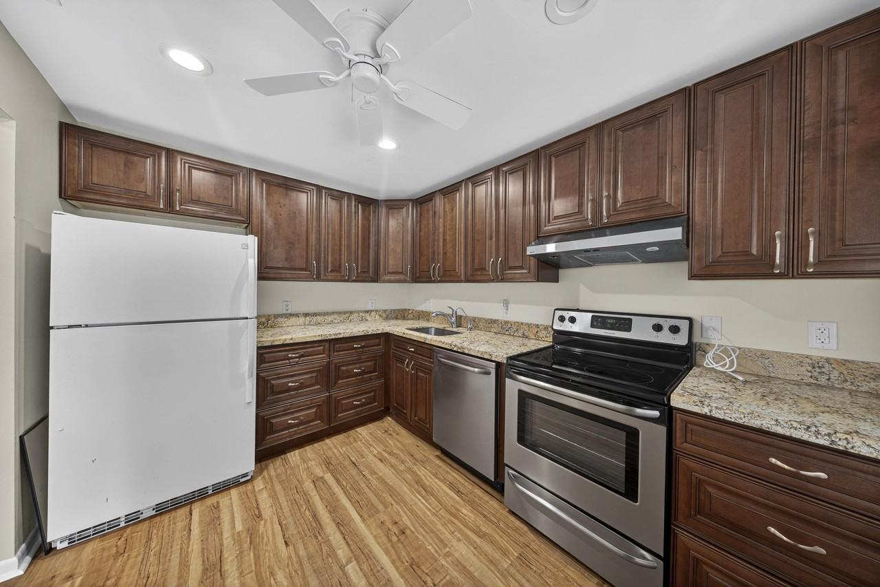 9187 Norte Lago #5I - Photo 4 of 37