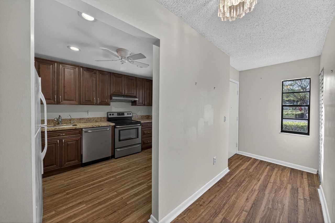 9187 Norte Lago #5I - Photo 7 of 37