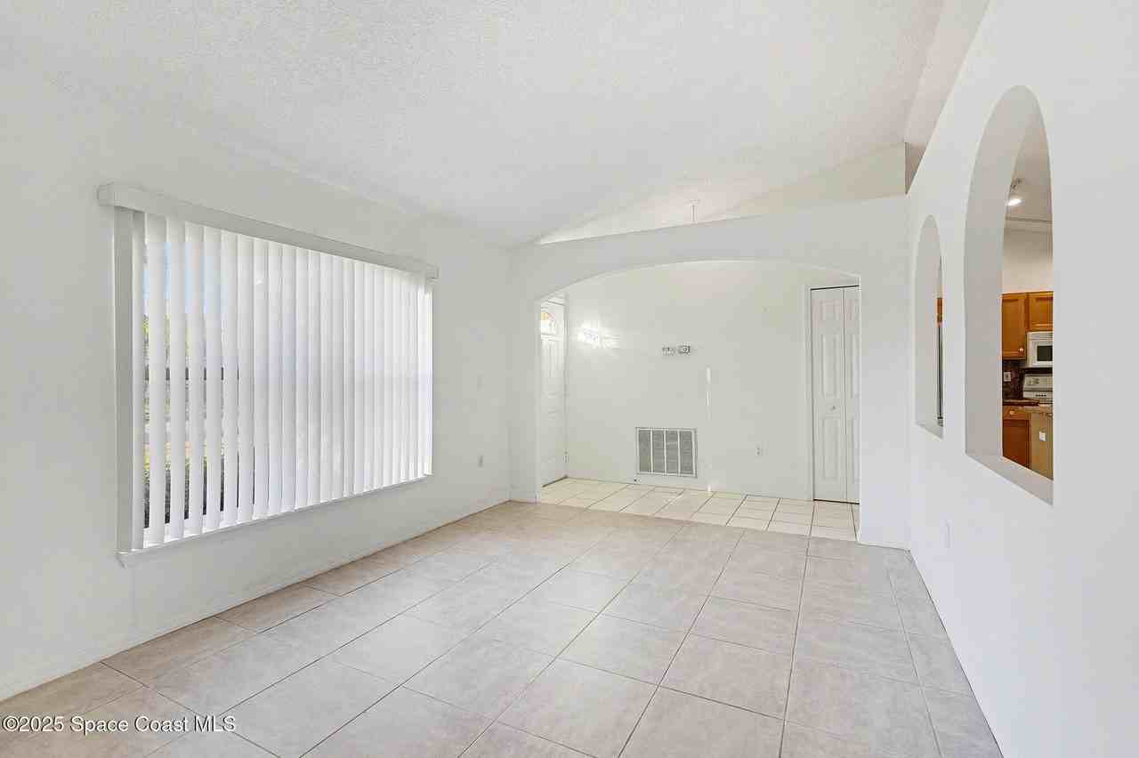 2441 Wolf Creek Dr - Photo 2 of 18