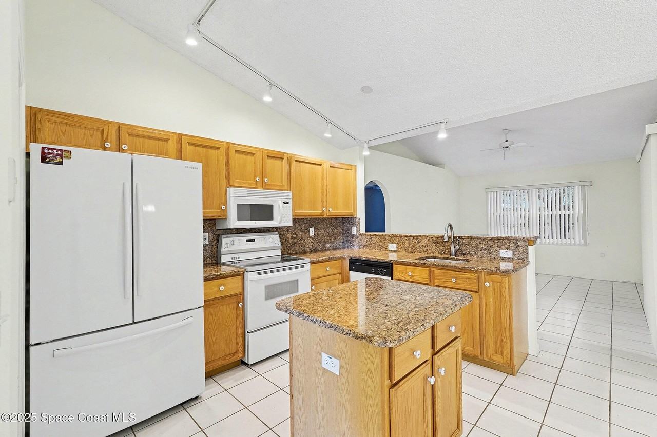 2441 Wolf Creek Dr - Photo 6 of 18