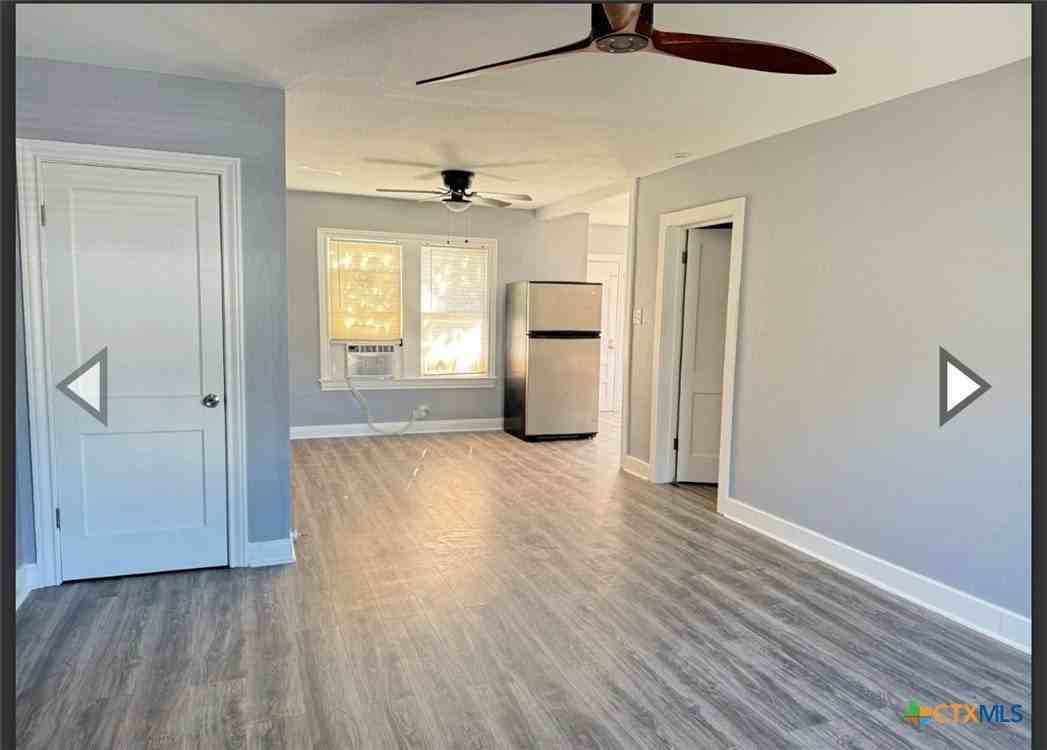 1003 E Sabine St - Photo 2 of 8