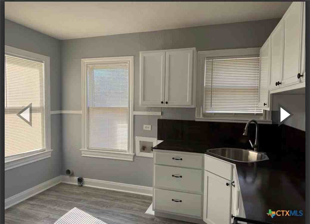 1003 E Sabine St - Photo 4 of 8