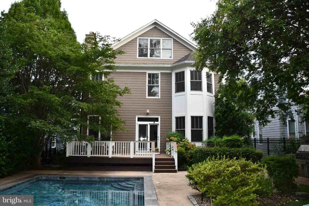 5127 Cathedral Ave Nw - Photo 2 of 25