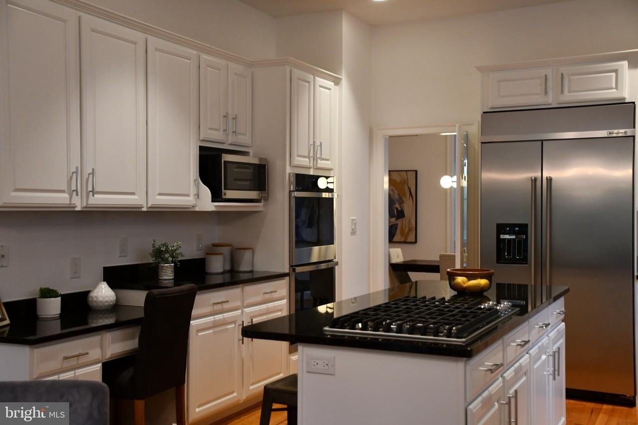 5127 Cathedral Ave Nw - Photo 3 of 25