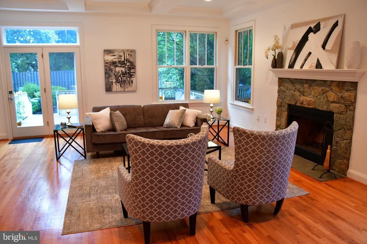 5127 Cathedral Ave Nw - Photo 5 of 25