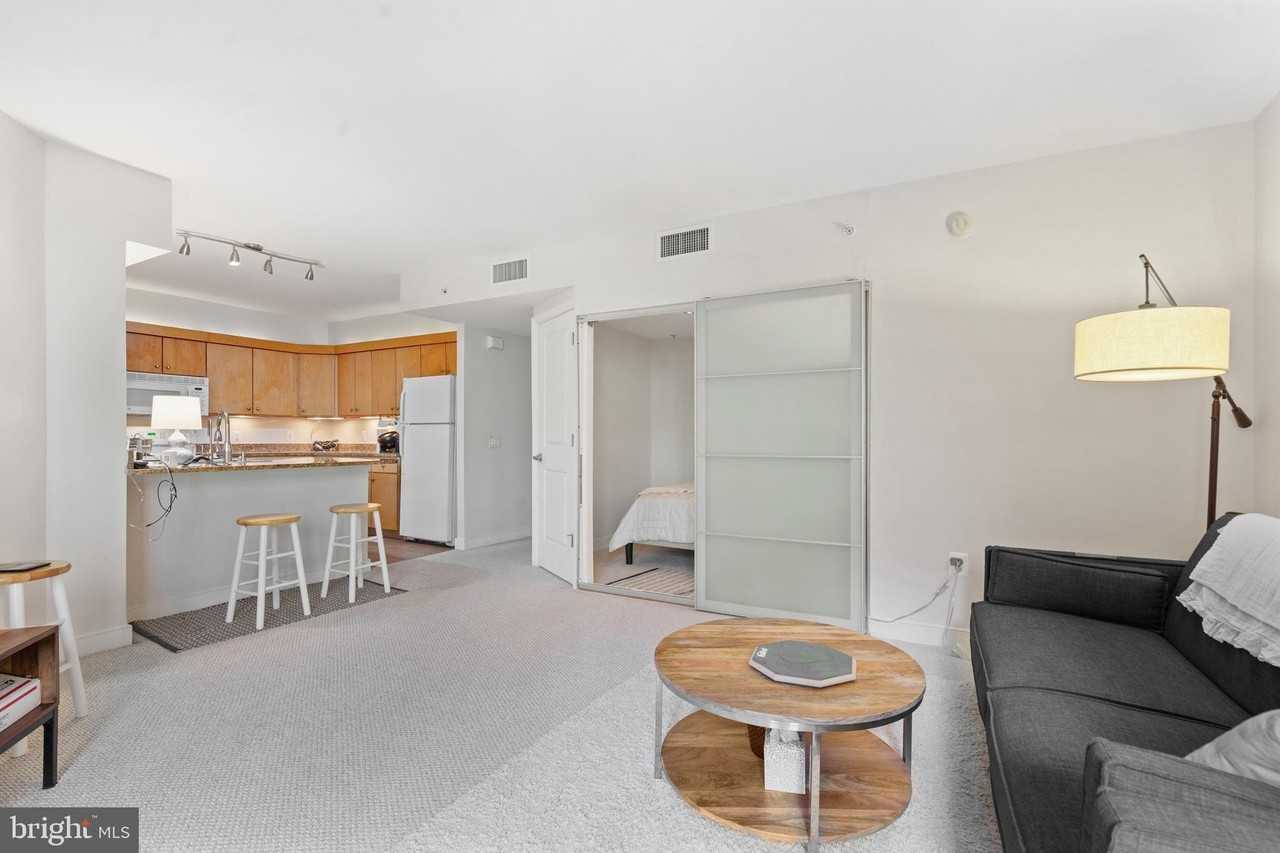 616 E St Nw Apt 304 #304 - Photo 5 of 50