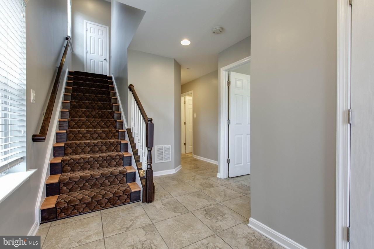 1038 Ironwood Ln - Photo 5 of 44