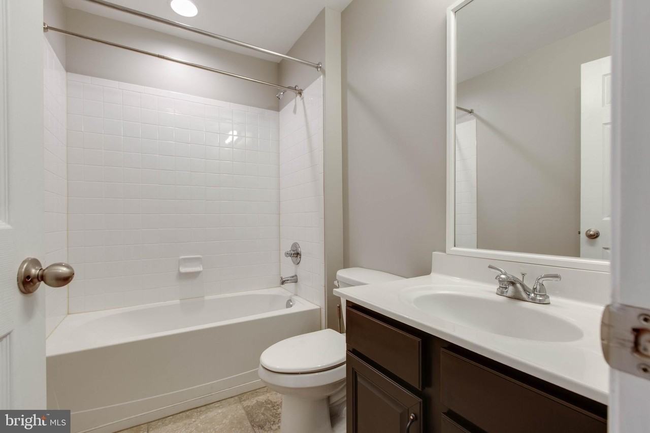 1038 Ironwood Ln - Photo 6 of 44