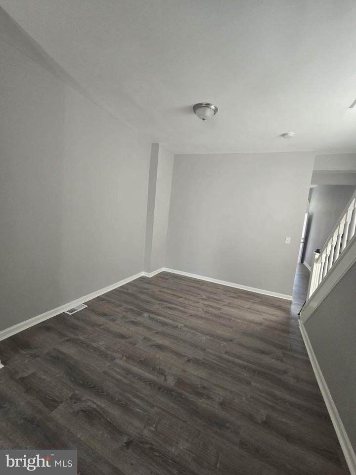 541 N Lakewood Ave - Photo 3 of 18