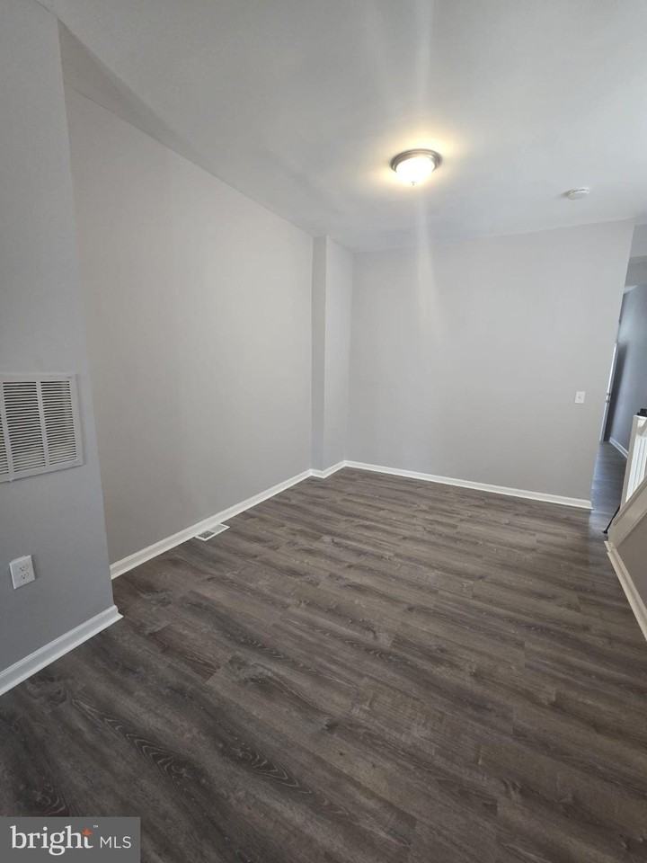 541 N Lakewood Ave - Photo 4 of 18