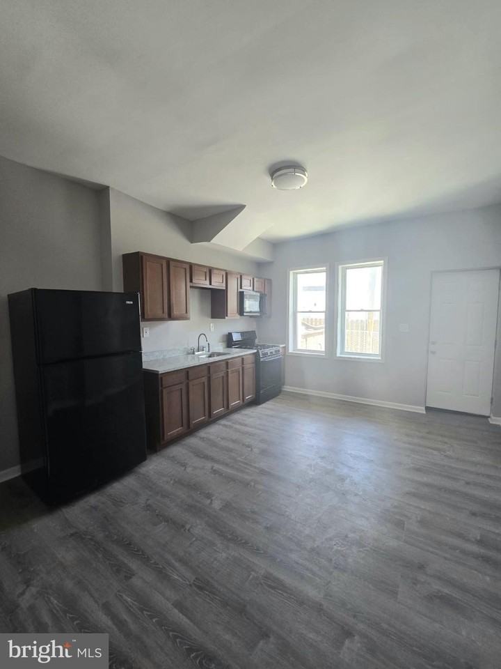 541 N Lakewood Ave - Photo 5 of 18