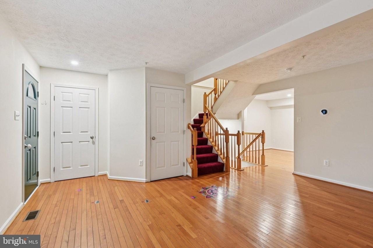 8889 Papillon Dr - Photo 4 of 40