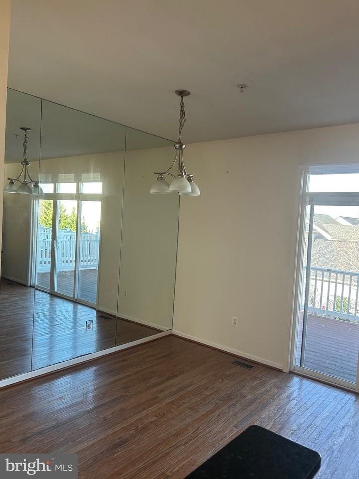 11921 Little Seneca Pkwy - Photo 2 of 8