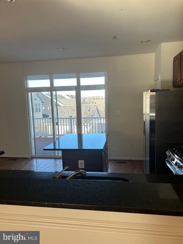 11921 Little Seneca Pkwy - Photo 3 of 8