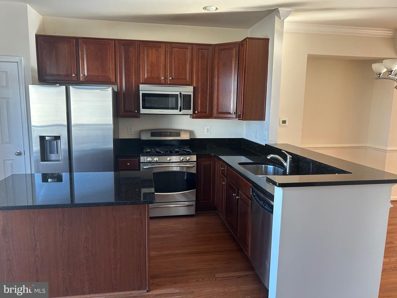 11921 Little Seneca Pkwy - Photo 4 of 8