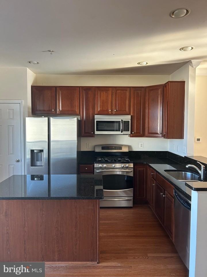 11921 Little Seneca Pkwy - Photo 5 of 8