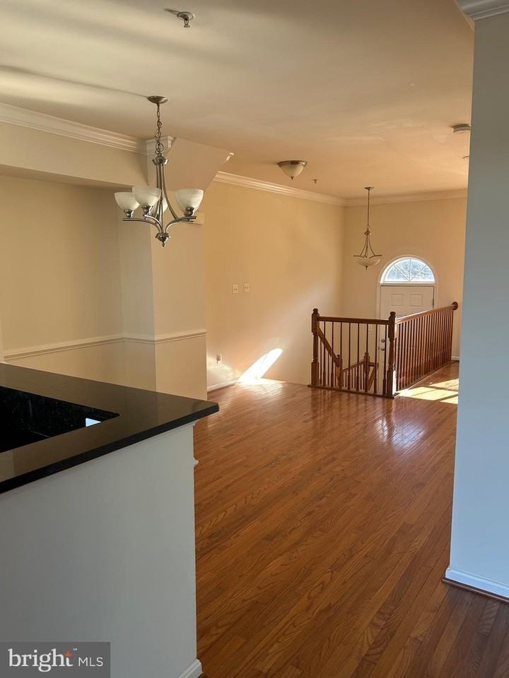 11921 Little Seneca Pkwy - Photo 6 of 8