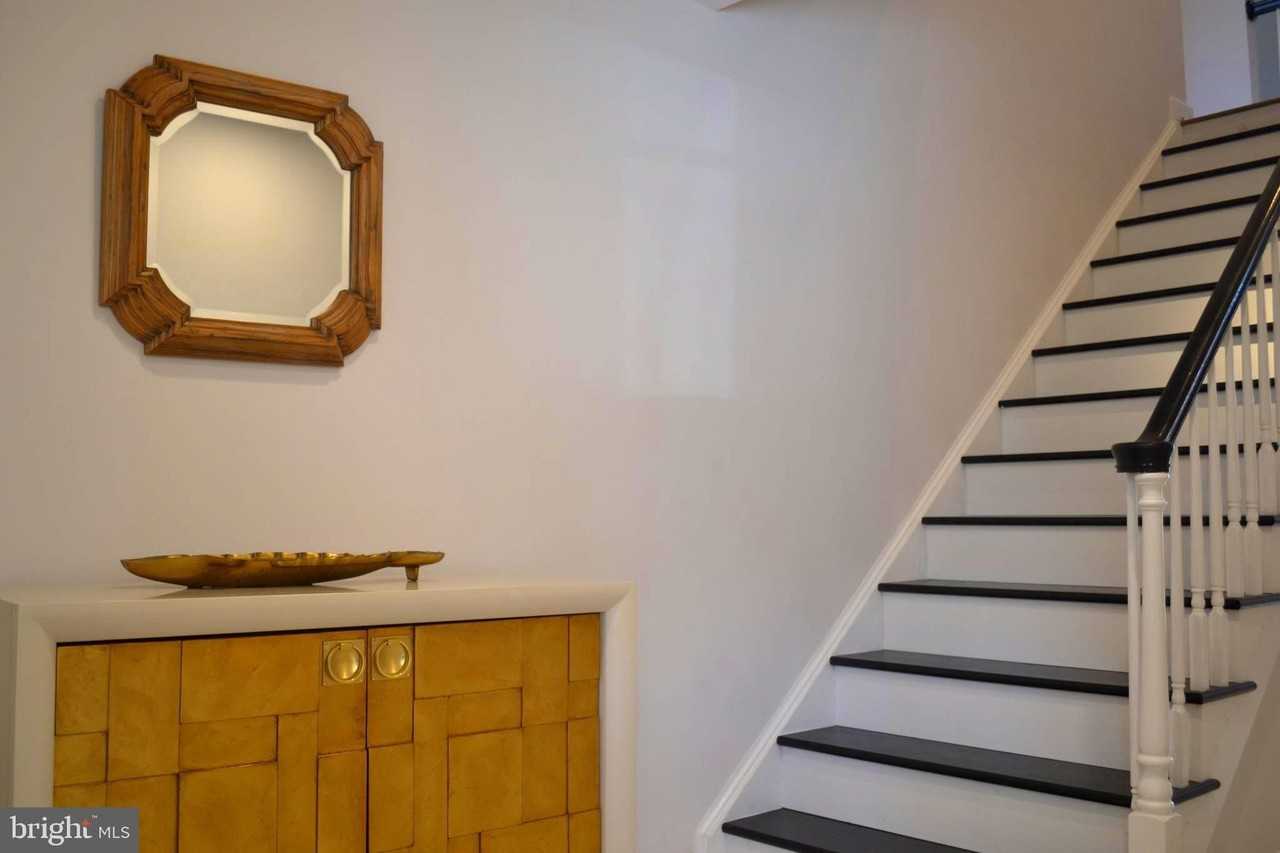 7407 Crestberry Ln - Photo 2 of 40