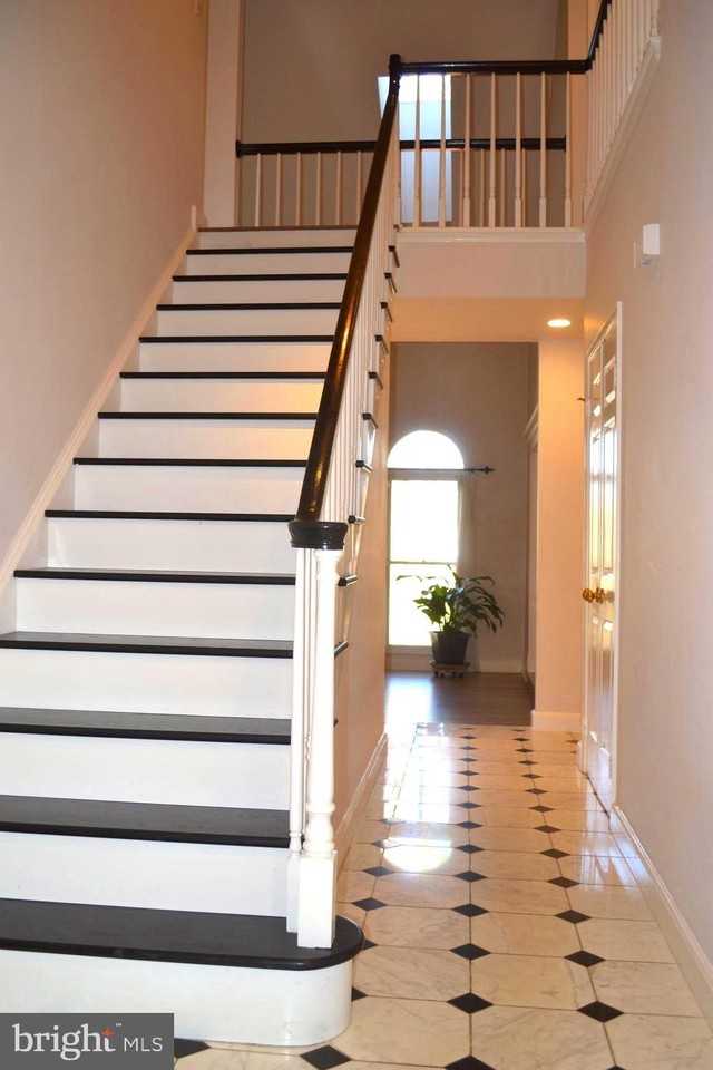 7407 Crestberry Ln - Photo 3 of 40