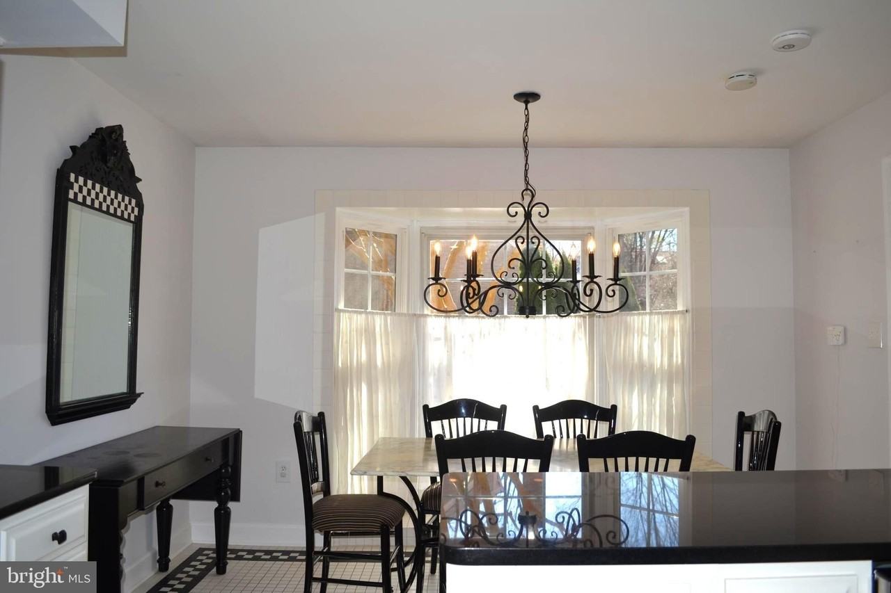 7407 Crestberry Ln - Photo 5 of 40