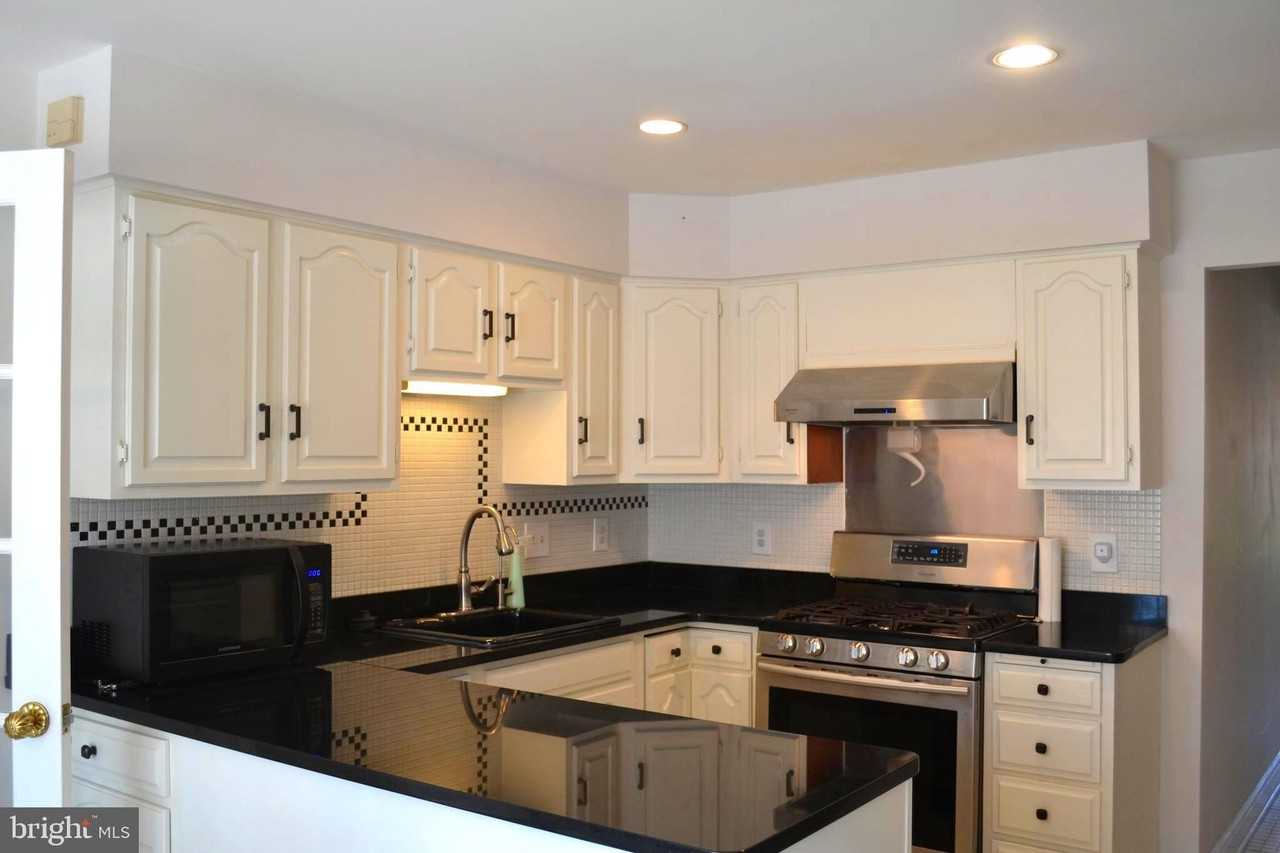 7407 Crestberry Ln - Photo 6 of 40