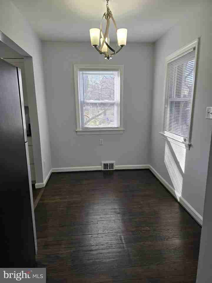 3910 74th Ave - Photo 3 of 23